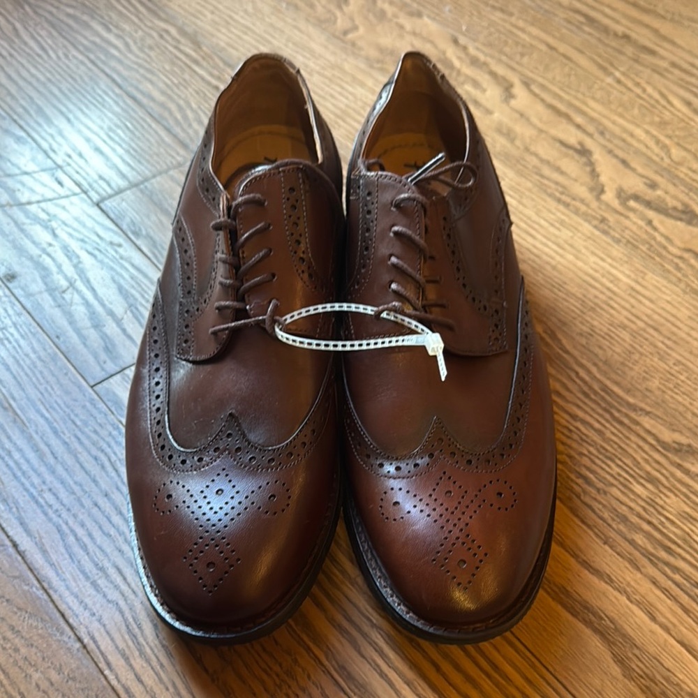 Brown Leather Oxford Shoes with Brogue Detailing